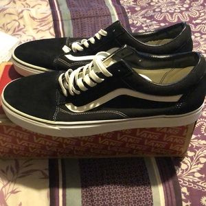 Men black and white vans tennis shoes